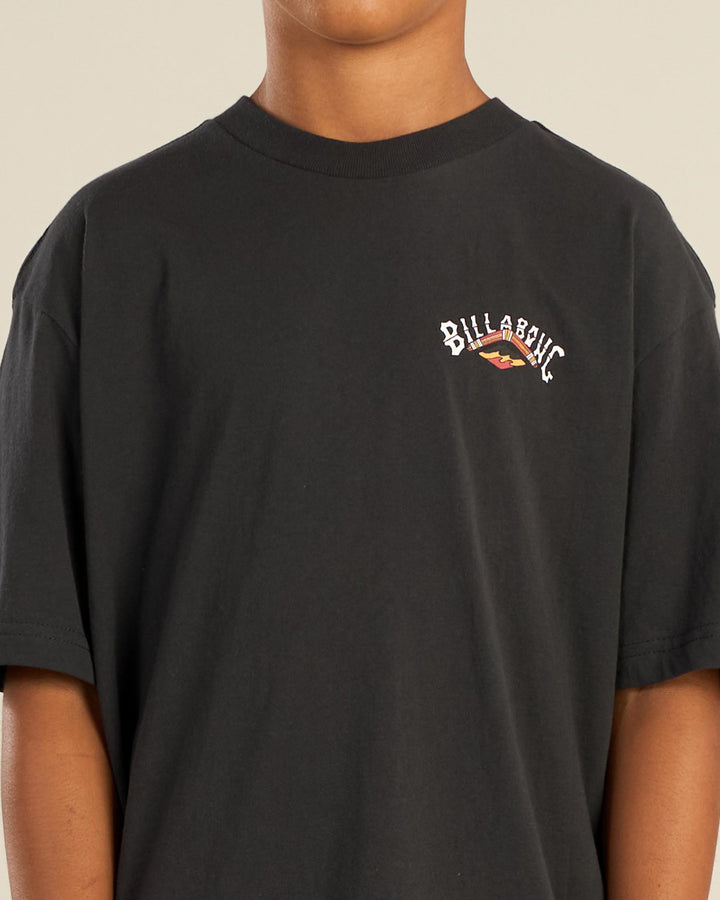 BOYS OTIS FLAG ARCH SS