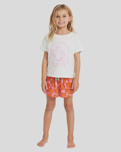 GIRLS FRIENDS IN PLACES TEE