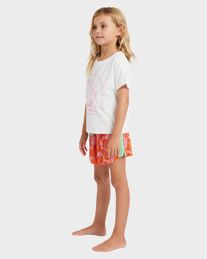 GIRLS FRIENDS IN PLACES TEE