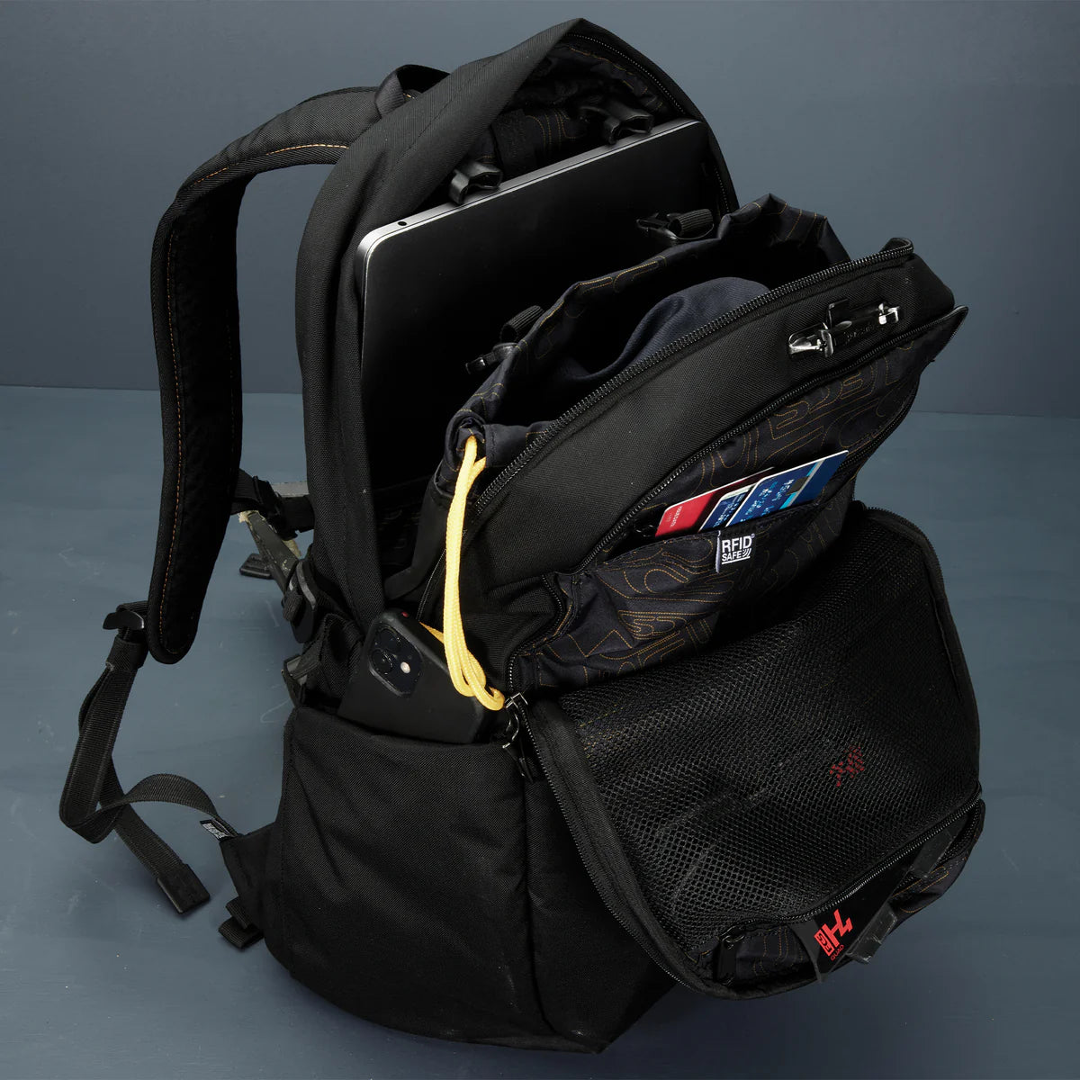 ROAM 25L TRAVEL BACKPACK