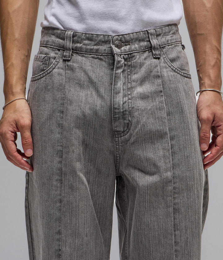 DISTEND SEAM JEAN