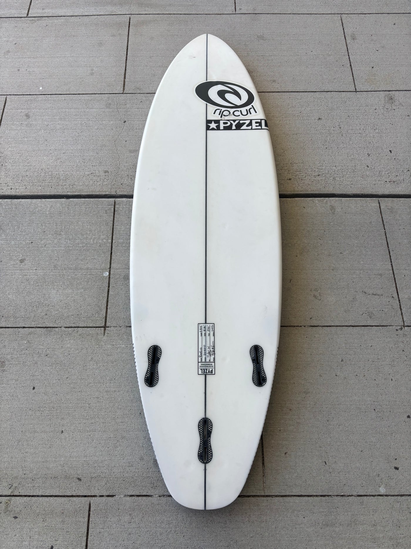 PYZEL "RADIUS" 5'8 X 18 1/4 X 2 1/8 @24.5L