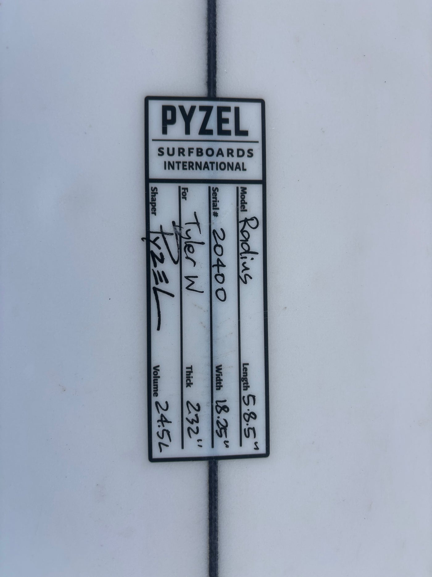 PYZEL "RADIUS" 5'8 X 18 1/4 X 2 1/8 @24.5L