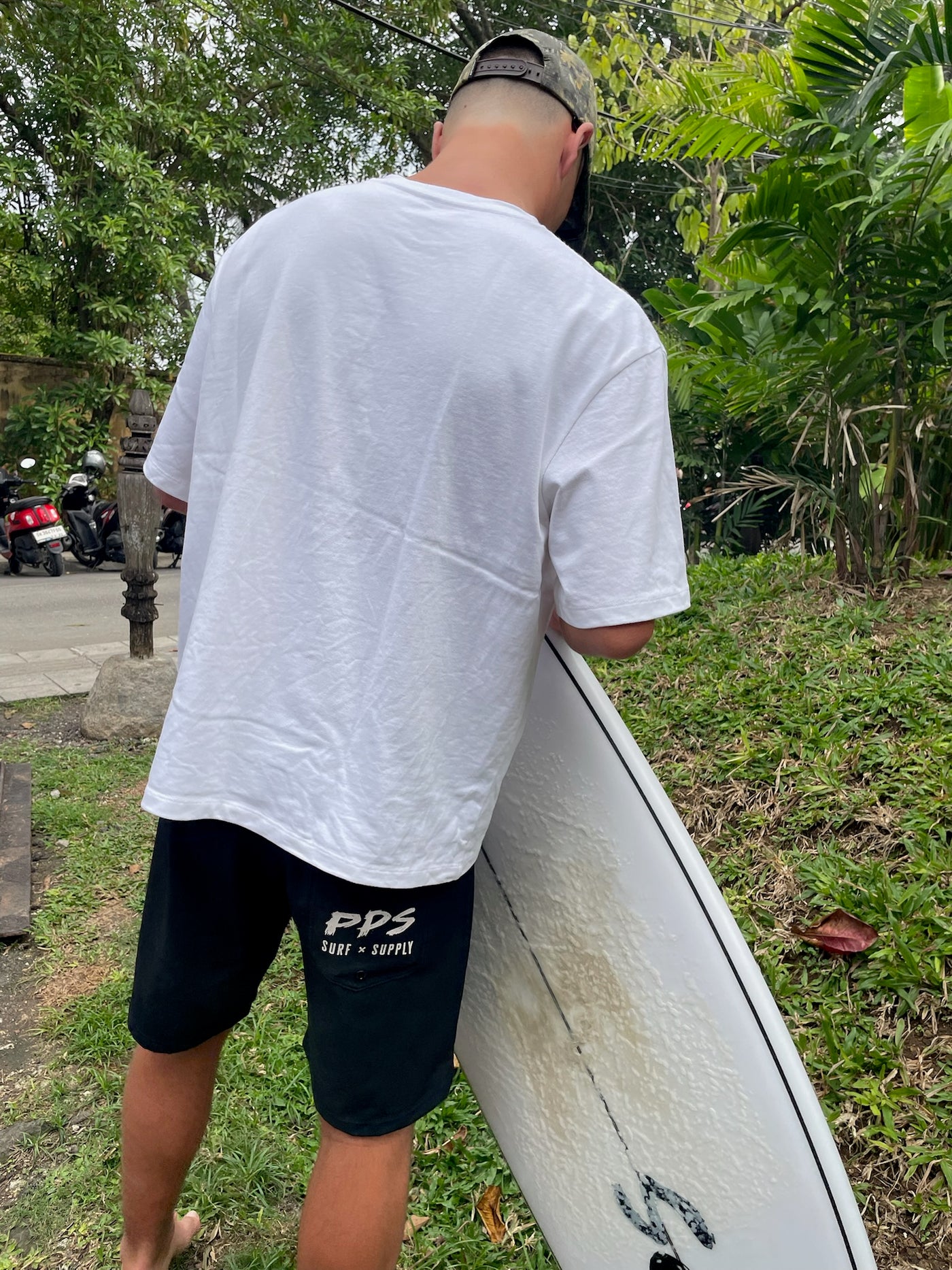 UNIVERSE BOXY FIT HEAVYWEIGHT TEE