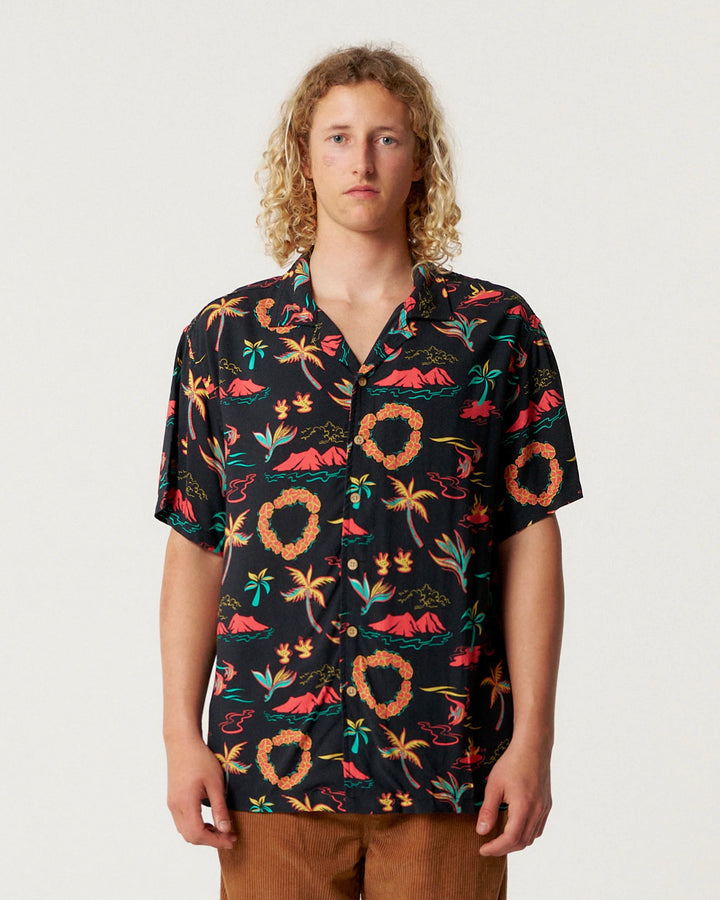 ISLANDS RESORT BUTTON UP