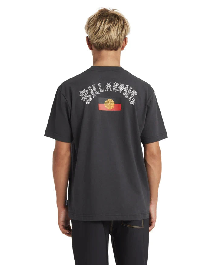 BOYS OTIS FLAG ARCH SS