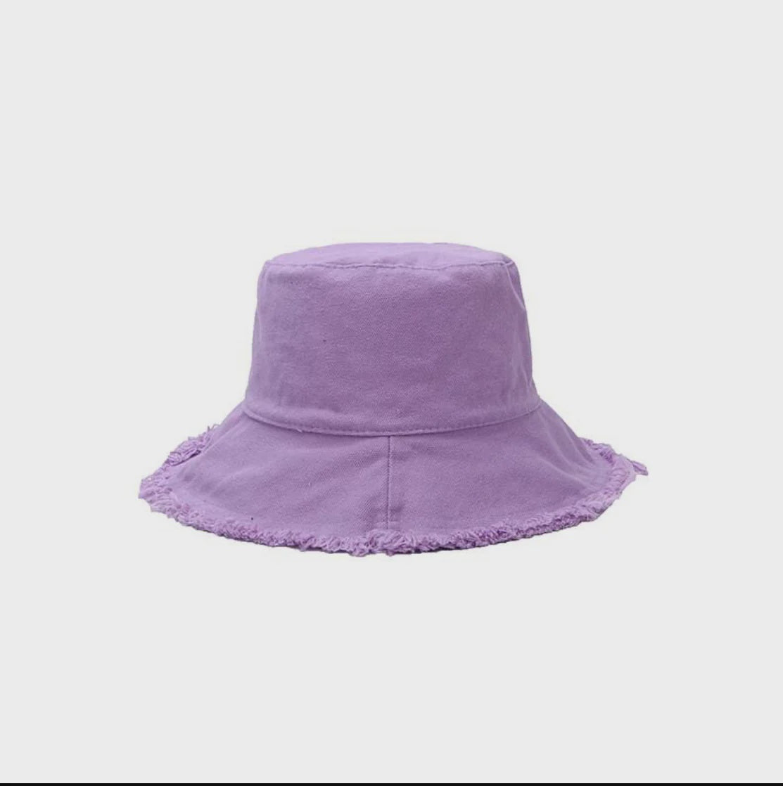 FRAYED EDGE COTTON BUCKET HAT