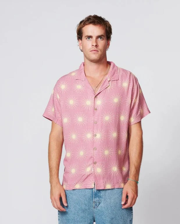 SUN SALUTE RESORT SHIRT