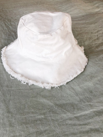 FRAYED EDGE COTTON BUCKET HAT