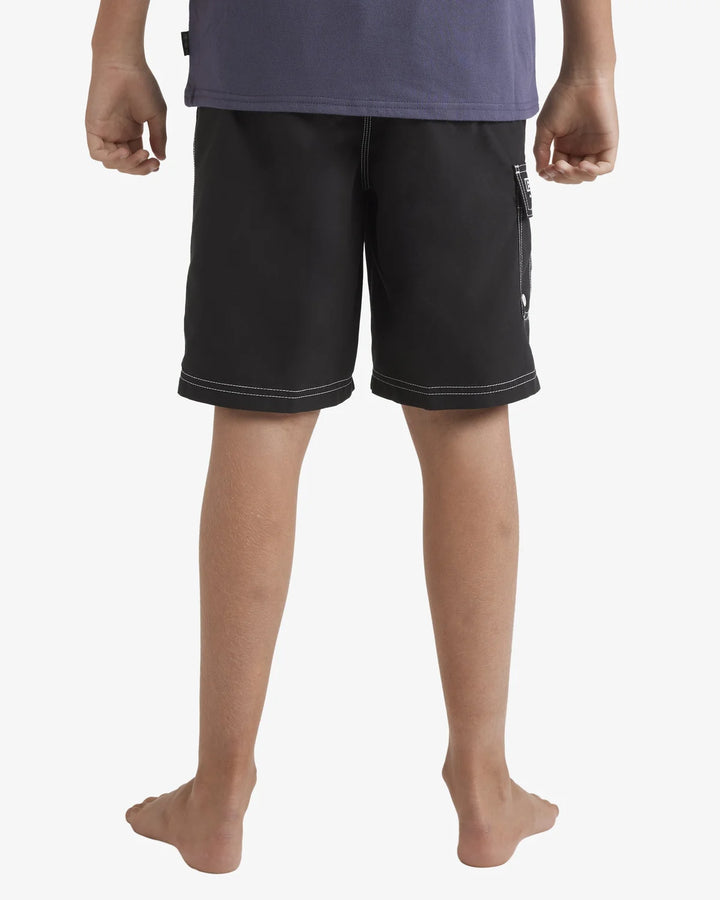 BOYS THROW ON BOARDSHORTS