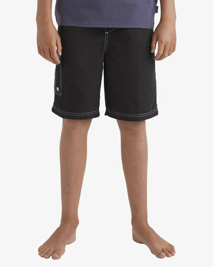 BOYS THROW ON BOARDSHORTS