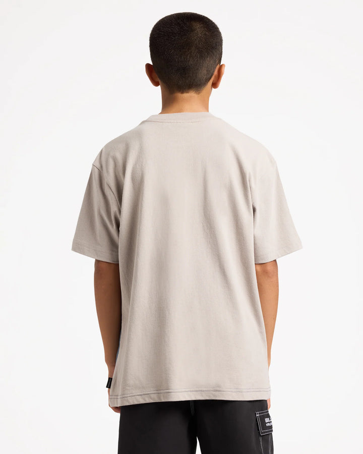 BOYS SPEC 73 LEGACY TEE