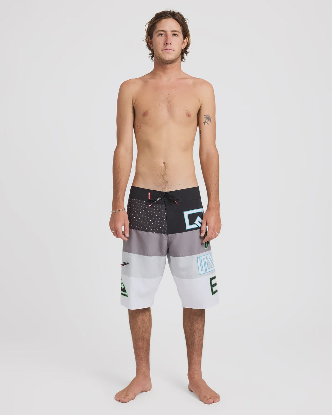 MO MASSIVE BOARDSHORT 23