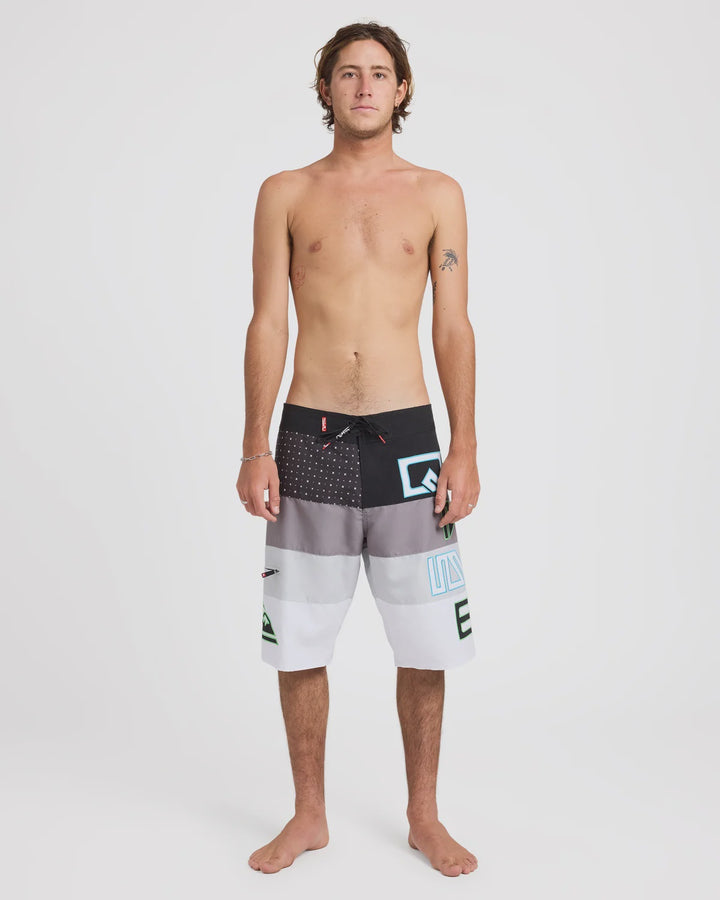 MO MASSIVE BOARDSHORT 23