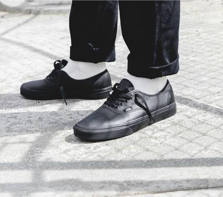 AUTHENTIC - BLACK LEATHER