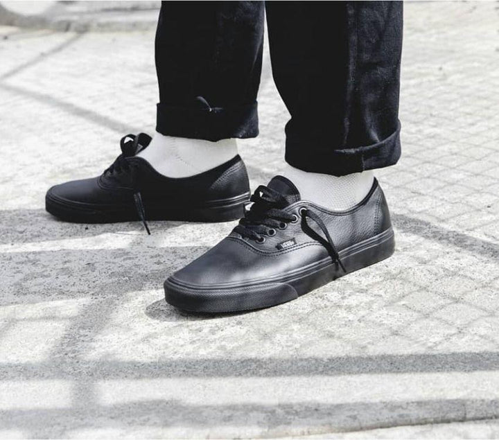 AUTHENTIC - BLACK LEATHER